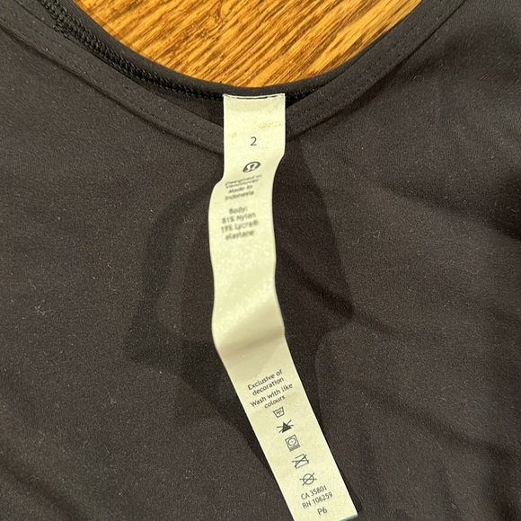 Align t shirt size two like new condition black with rip tag attached - Picture 2 of 3